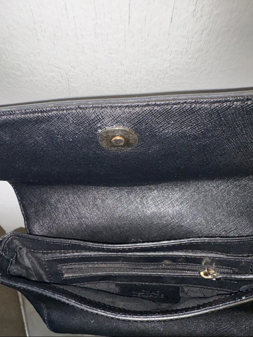 👛 Michael Kors Black Crossbody with Gold Hardware👛